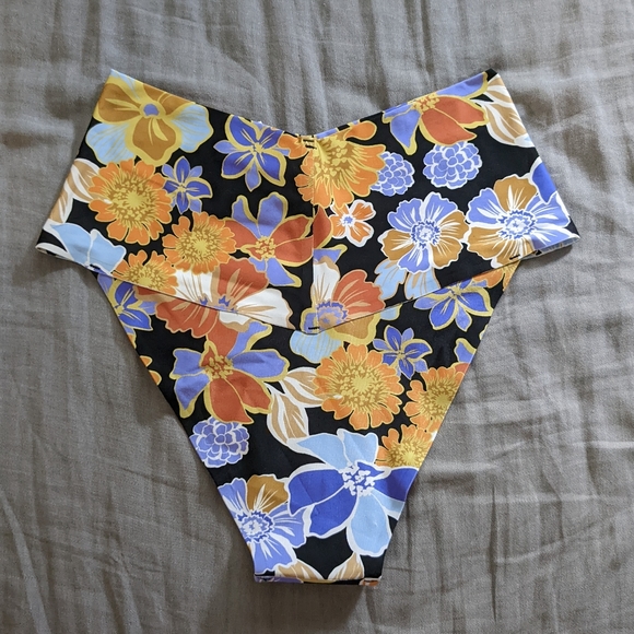 L*Space Fused Seam-Free Alec Ry Bikini Set Sugar and Spice - Picture 14 of 15